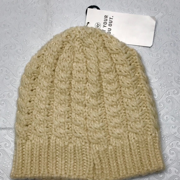 NFL New England Patriots Football White Winter Pom Knit Womens Beanie Hat New - Picture 2 of 2